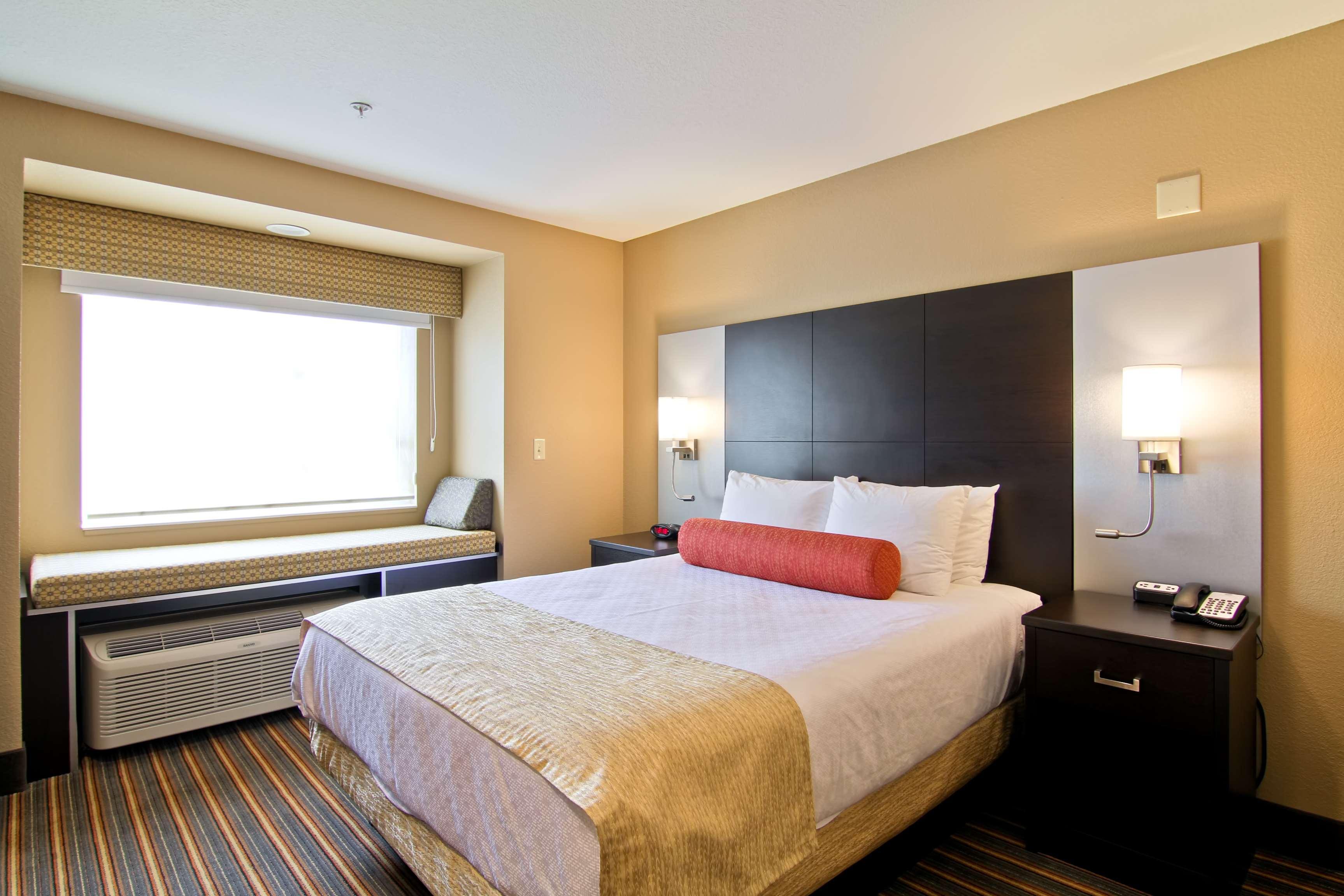 Best Western Plus Woodstock Inn & Suites Bagian luar foto