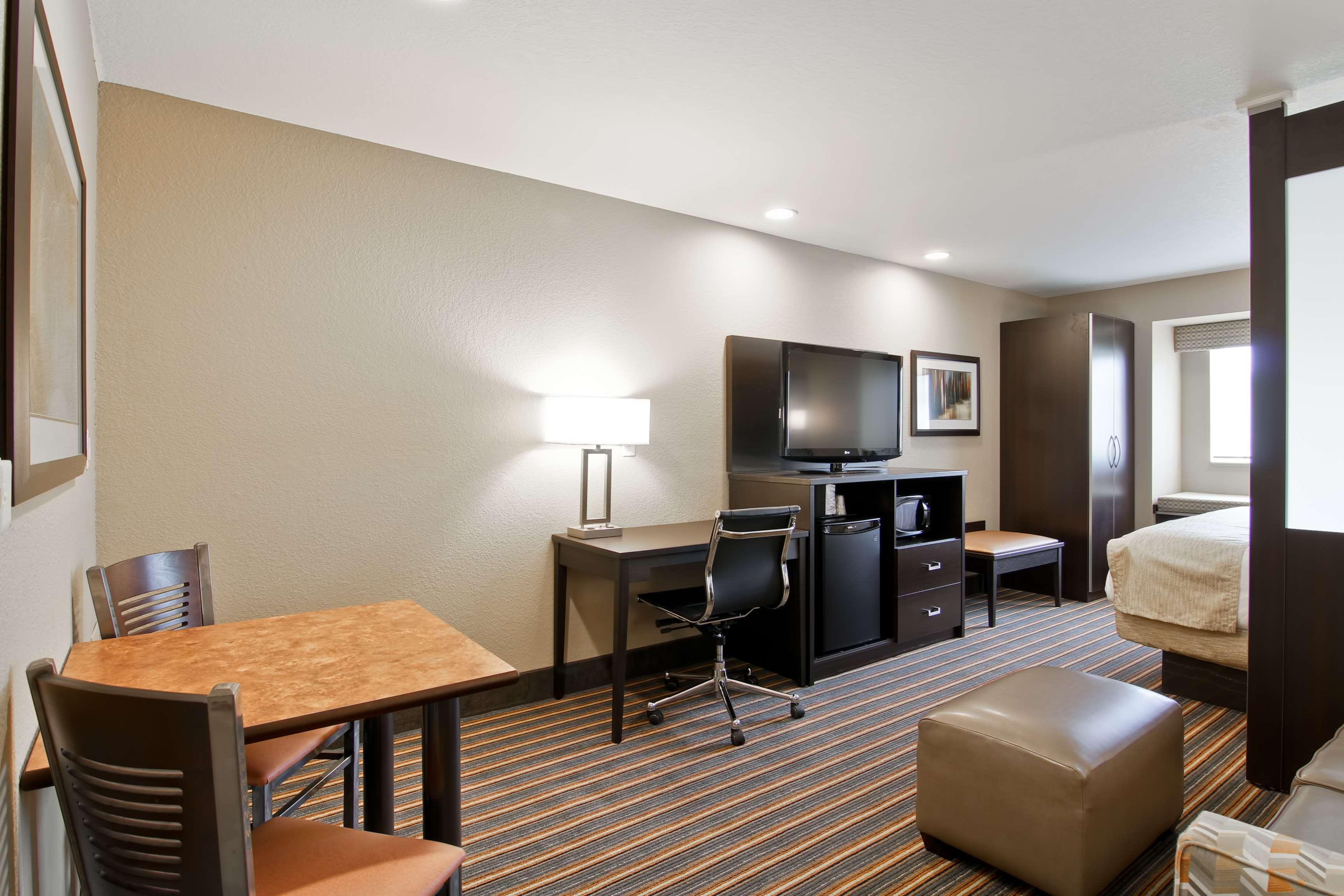 Best Western Plus Woodstock Inn & Suites Bagian luar foto