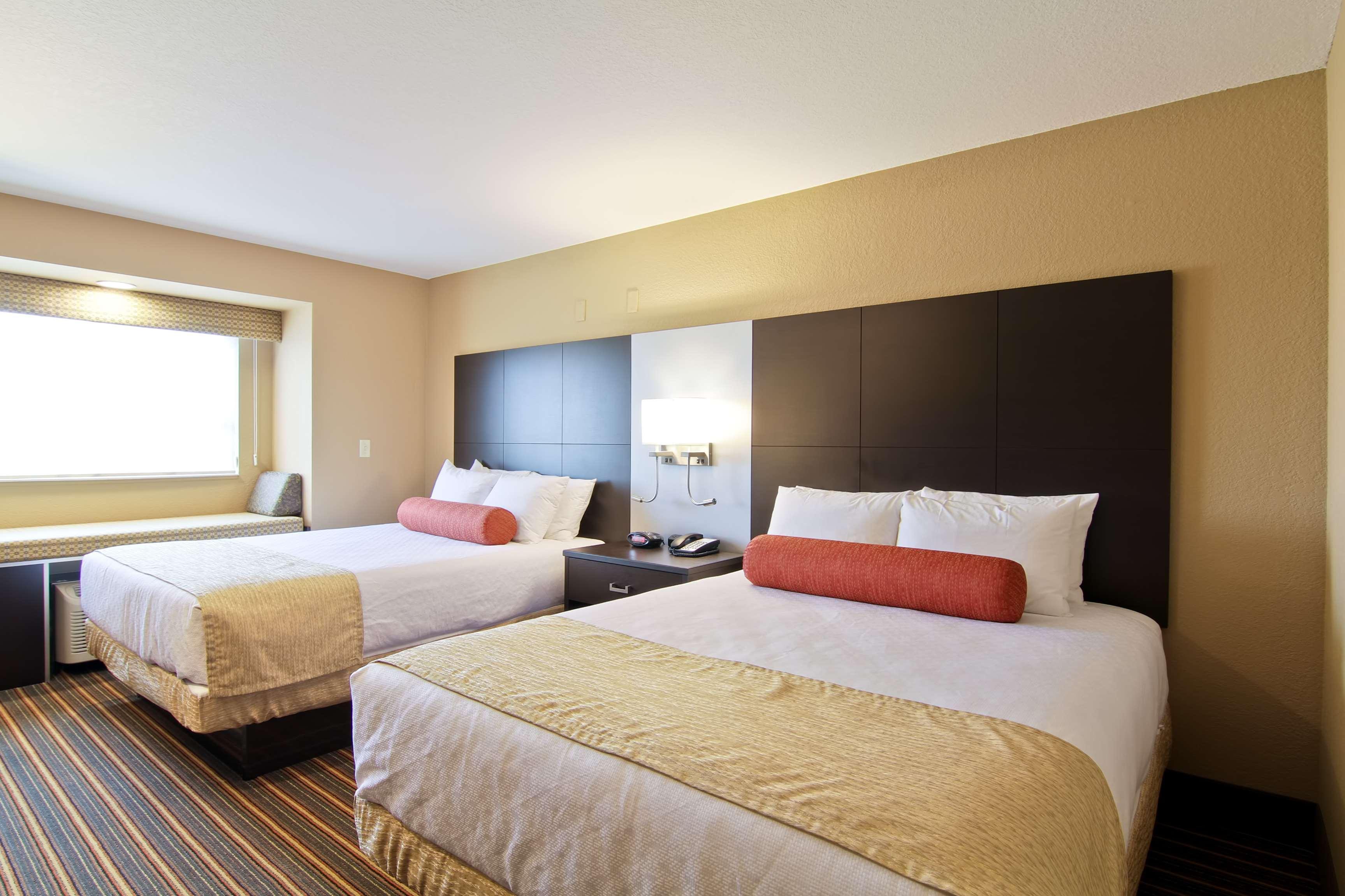Best Western Plus Woodstock Inn & Suites Bagian luar foto