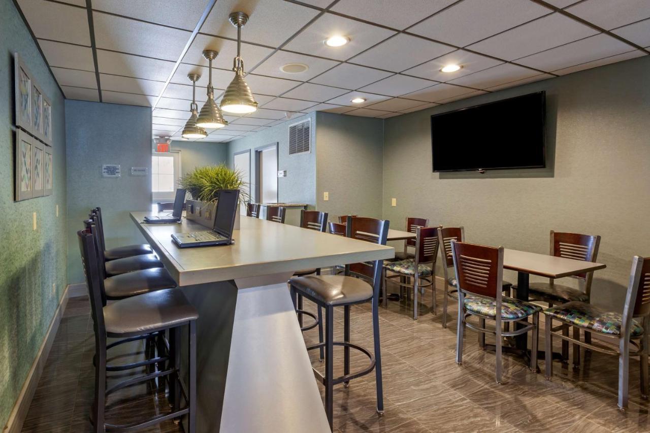 Best Western Plus Woodstock Inn & Suites Bagian luar foto