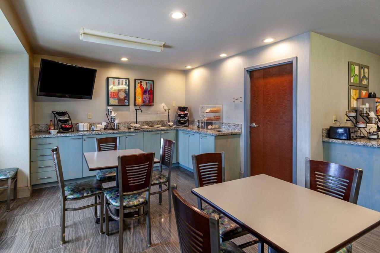 Best Western Plus Woodstock Inn & Suites Bagian luar foto