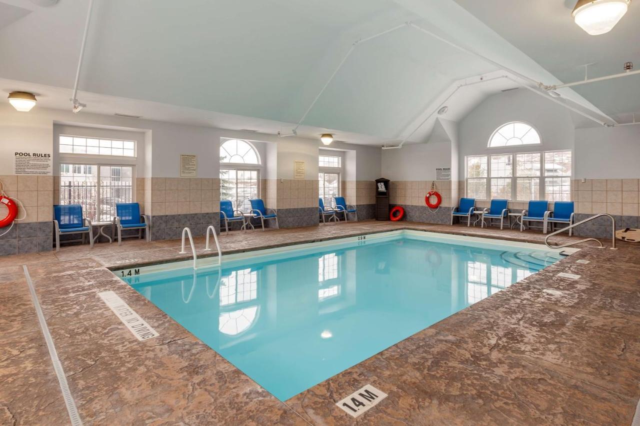 Best Western Plus Woodstock Inn & Suites Bagian luar foto