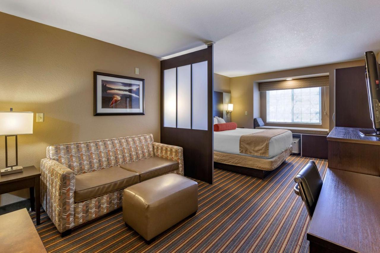 Best Western Plus Woodstock Inn & Suites Bagian luar foto