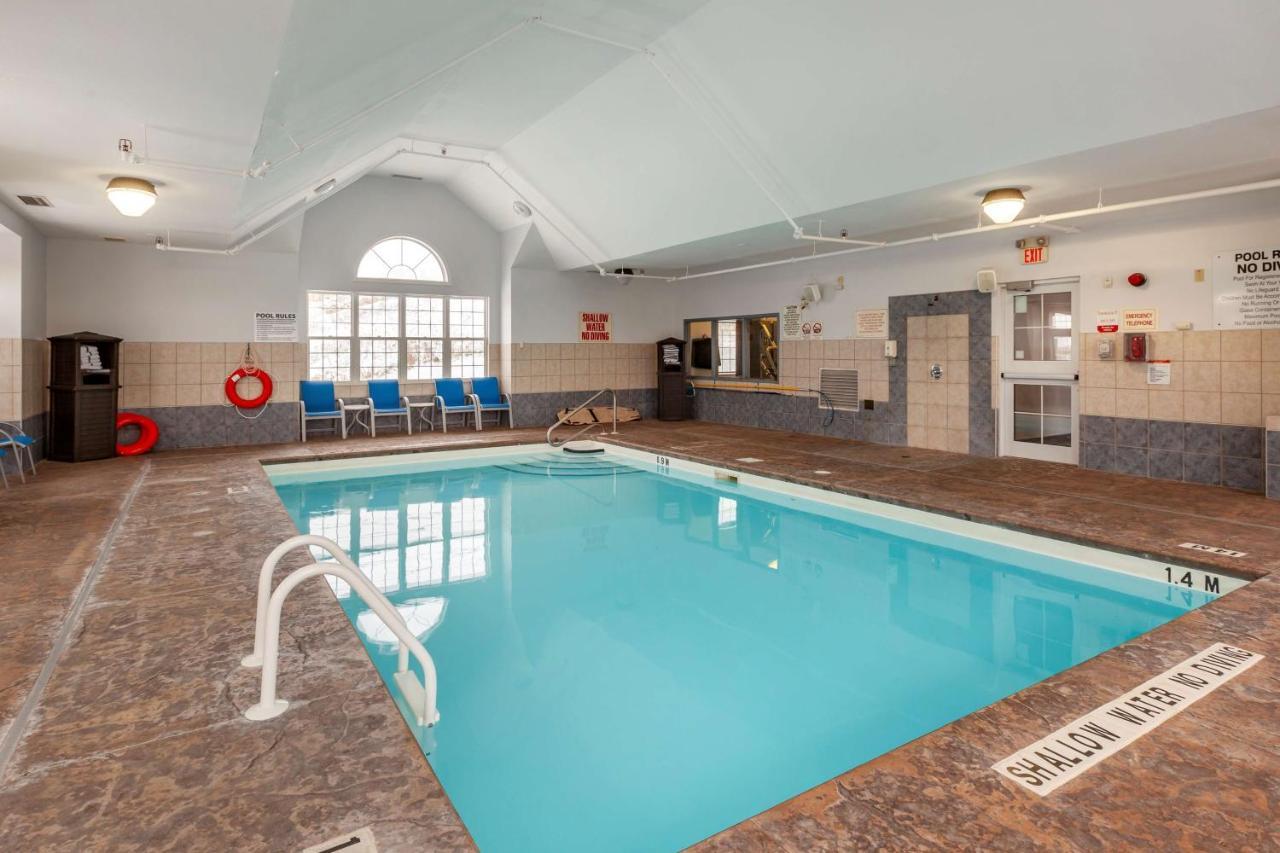 Best Western Plus Woodstock Inn & Suites Bagian luar foto