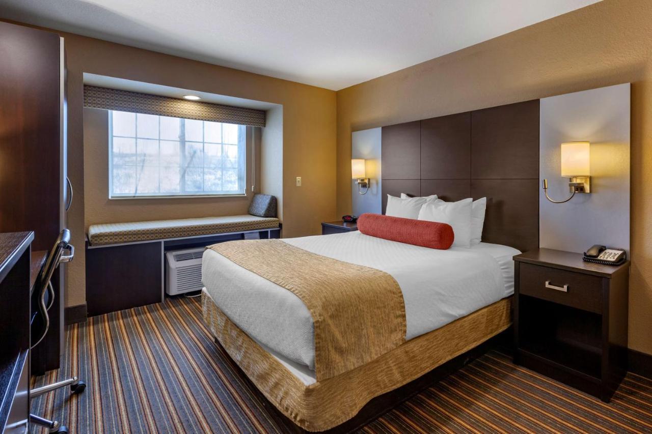 Best Western Plus Woodstock Inn & Suites Bagian luar foto