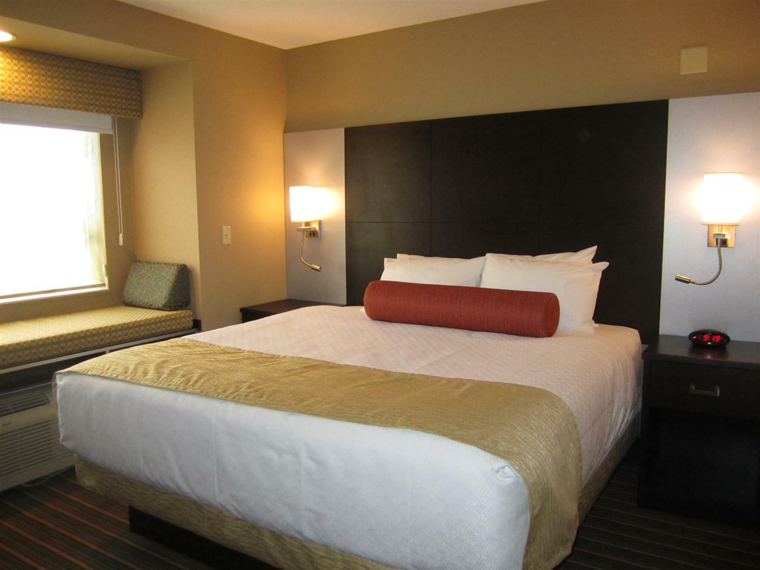 Best Western Plus Woodstock Inn & Suites Bagian luar foto